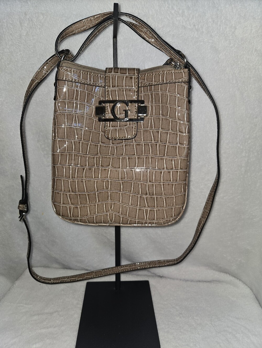 ✨️GuessTaupe Croc-Embossed Crossbody Bag